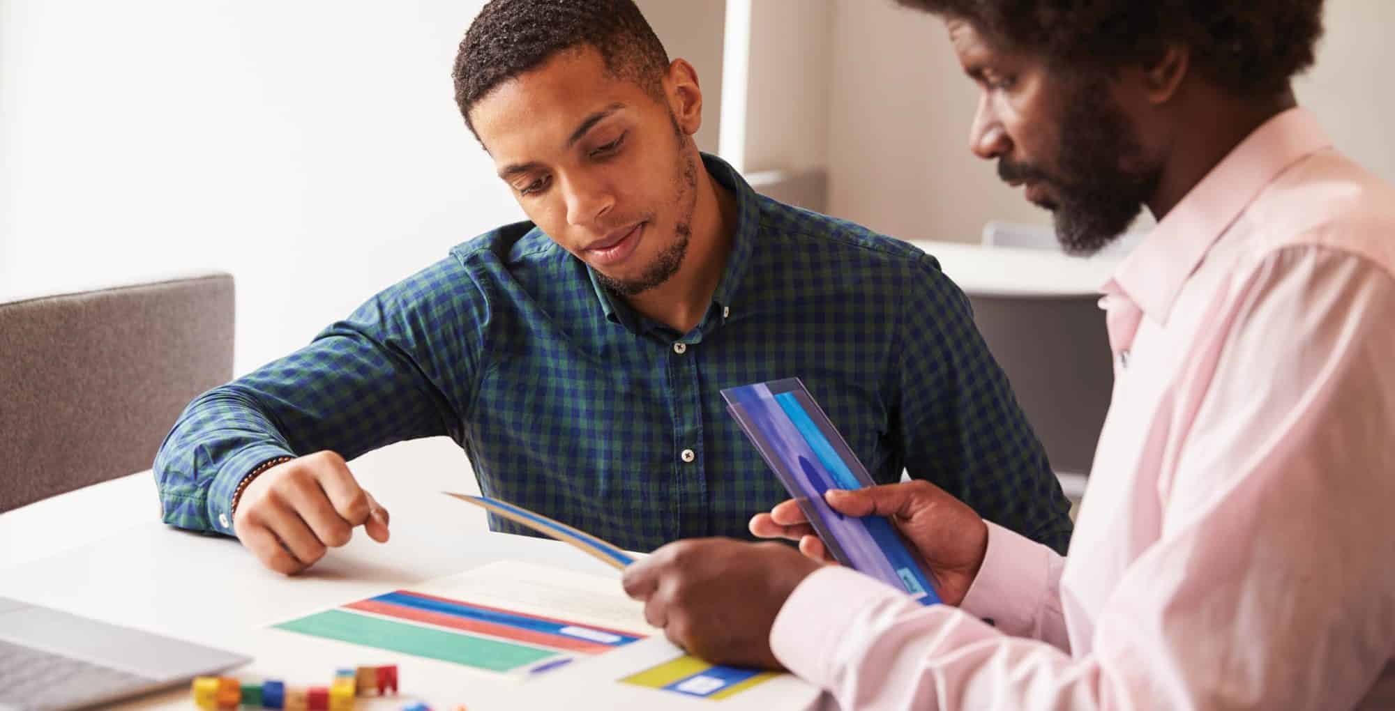 Tutor Using Learning Aids To Help Student With Dyslexia