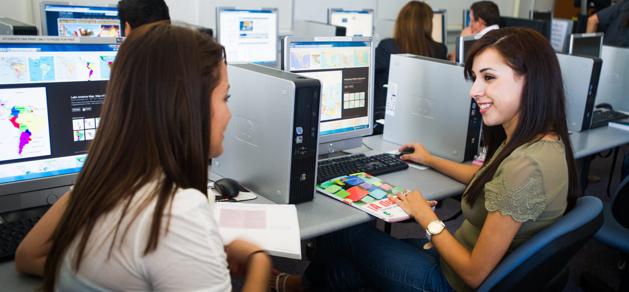 Spanish students learning on computers.