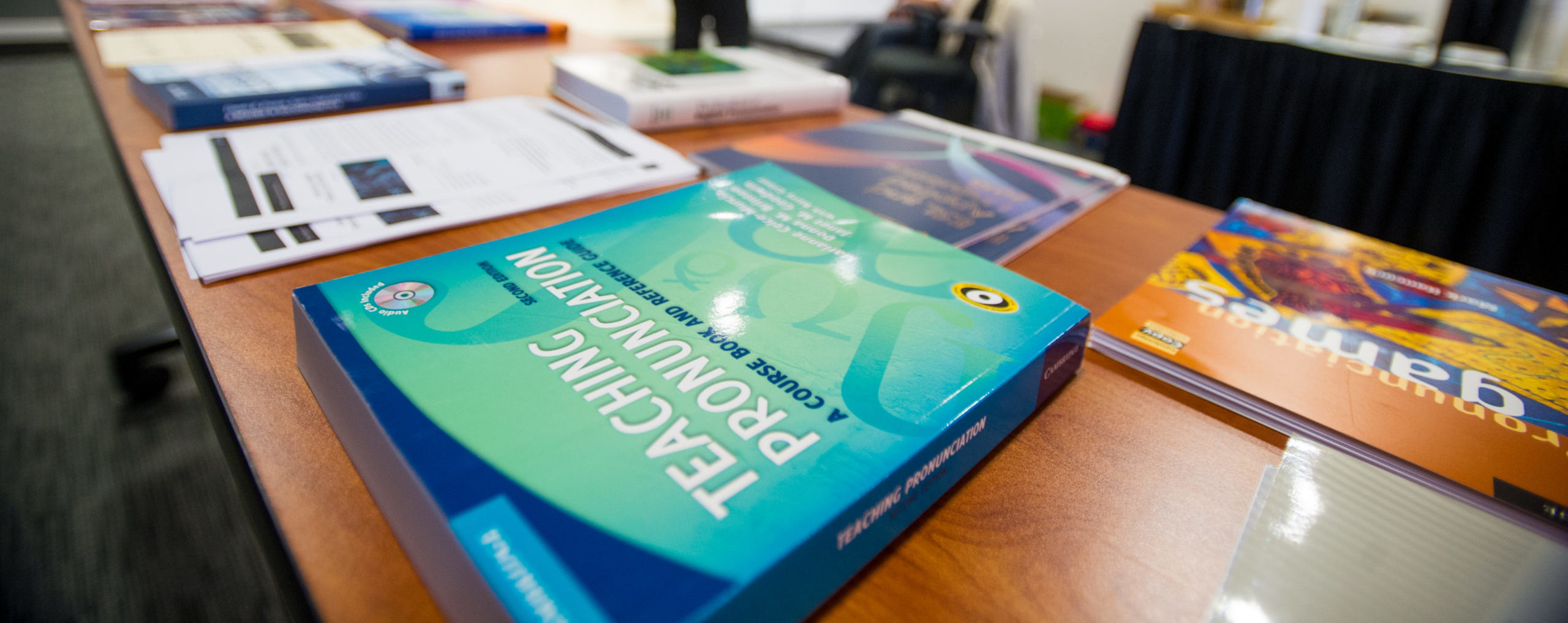 Spanish textbooks on a display table.