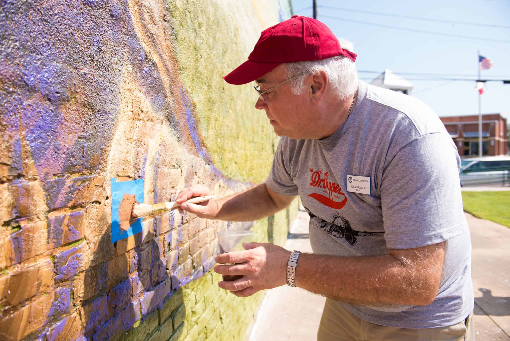 Mayor Ballotti adds his finishing touch.