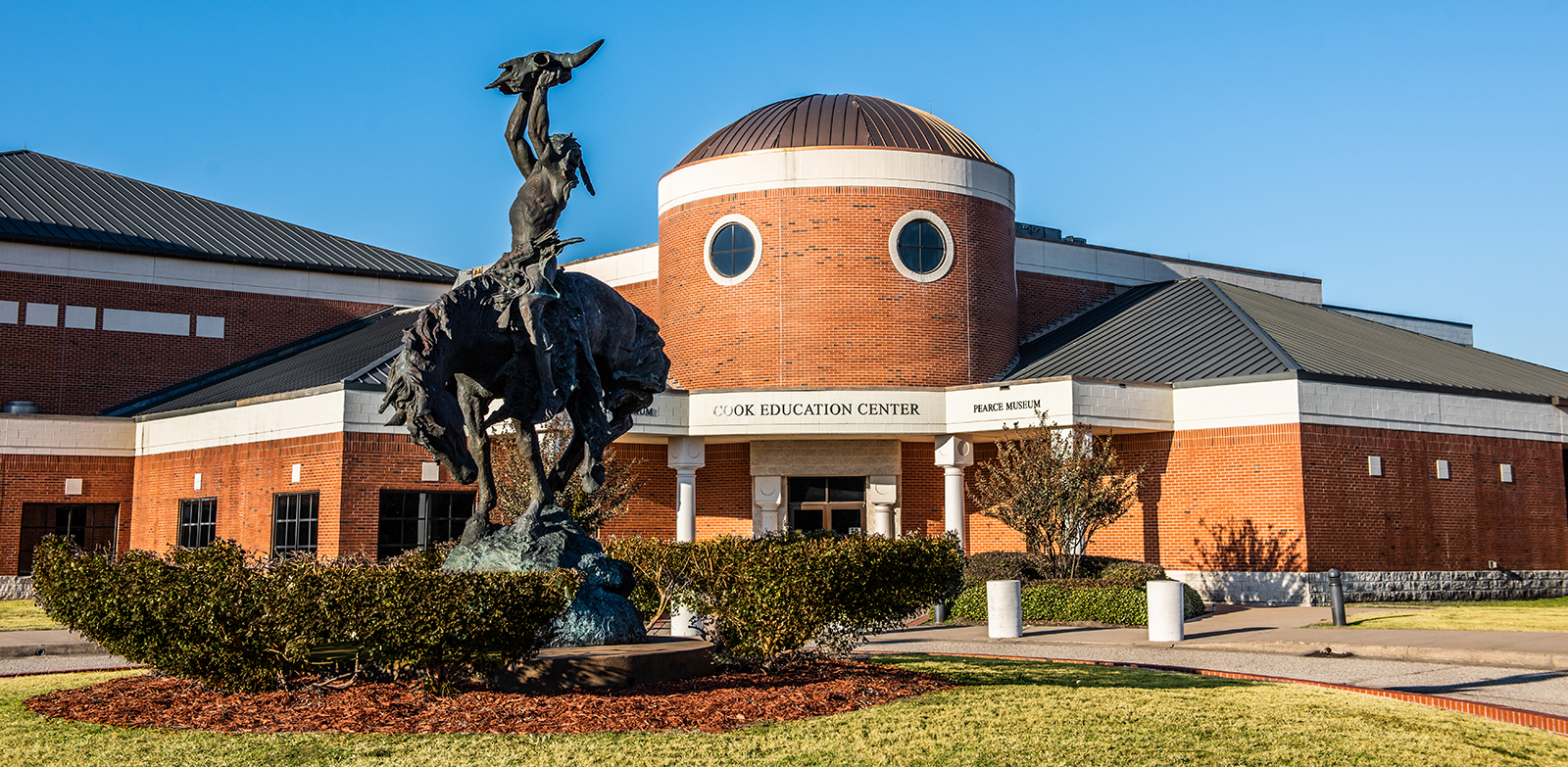 image of the entrance of the Cook Education Center at the Navarro College location.