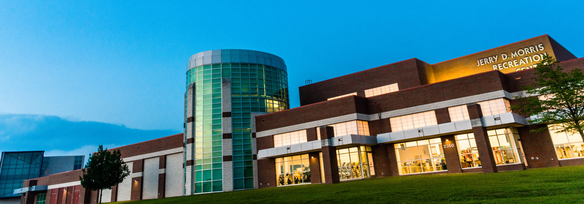 Street view of the Morris Recreation Center.