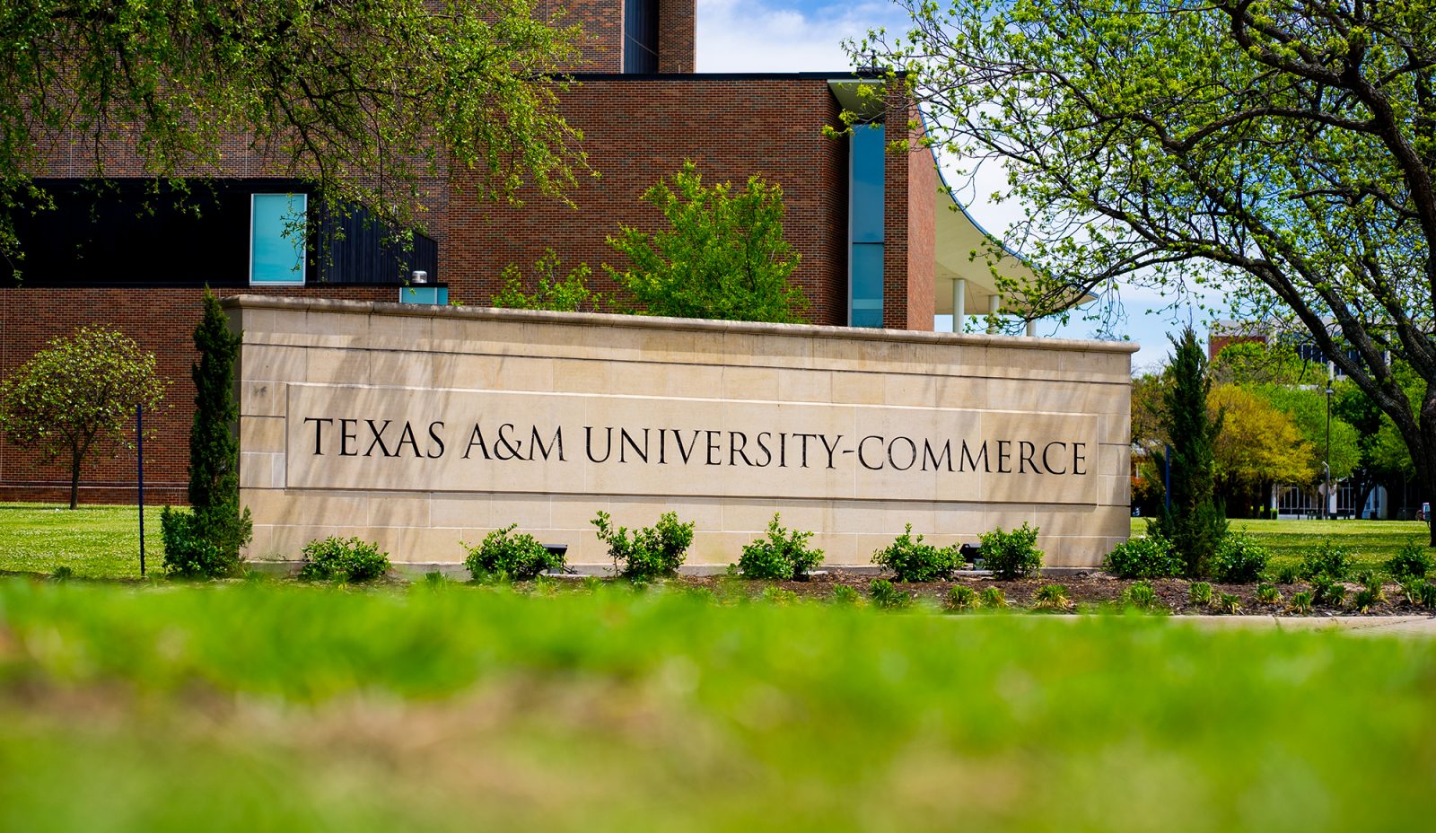 A campus sign saying Texas A&M University-Commerce