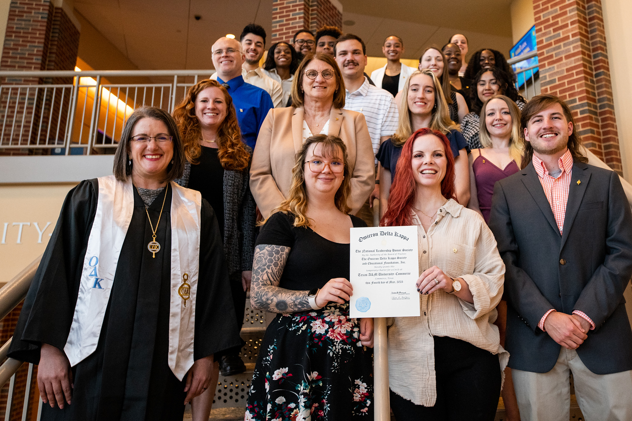 A group of females and males holding a certificate about the ODK.