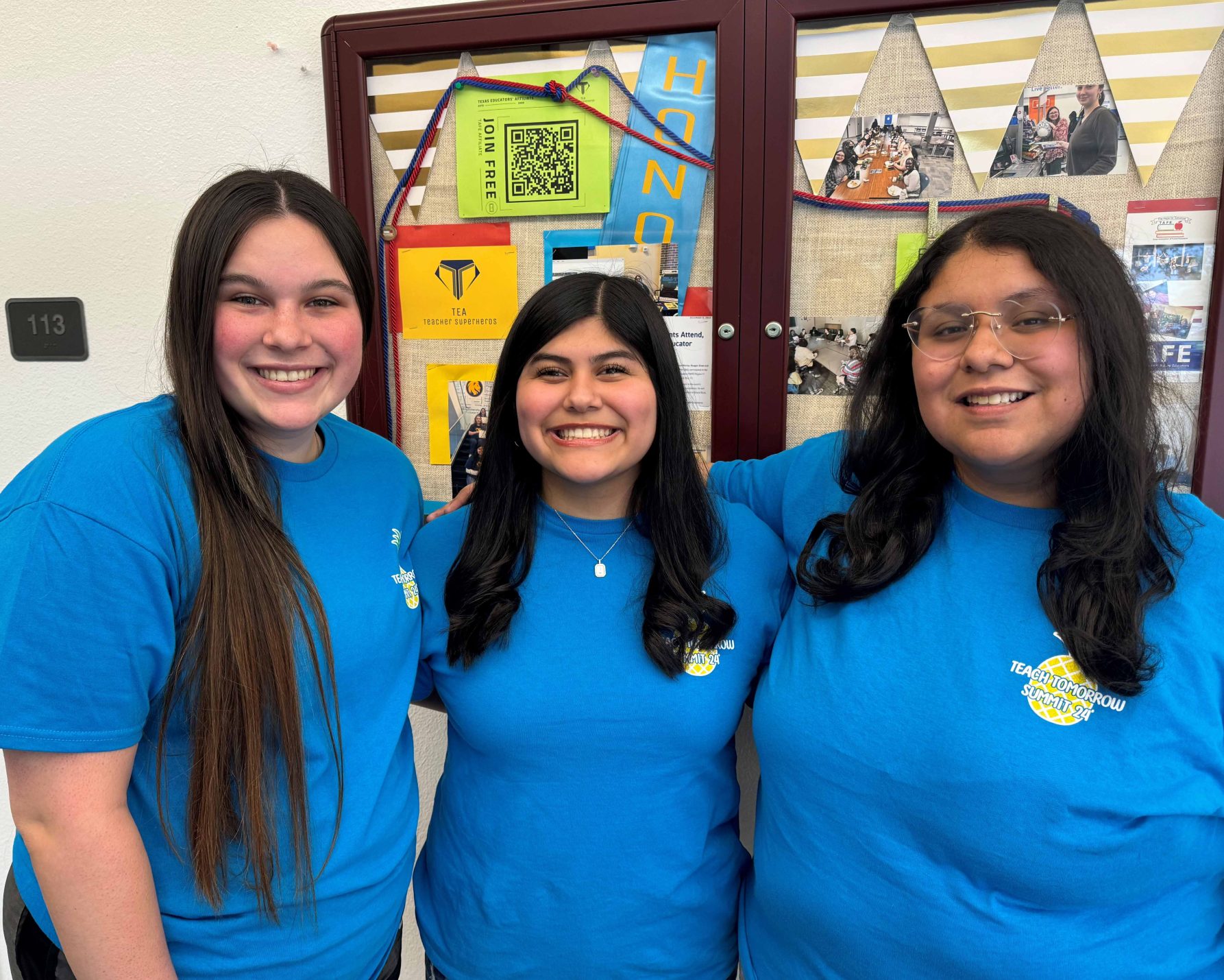 Three female college students stand side-by-side for a photo.